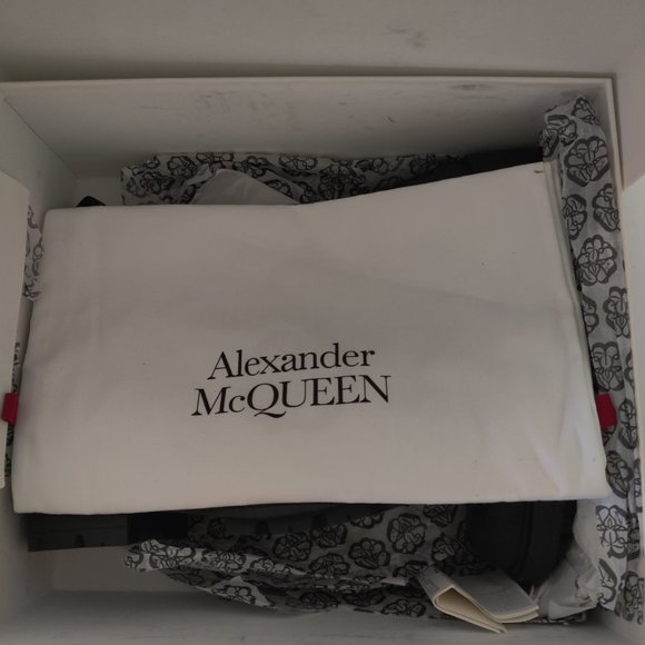 NiB Alexander McQueen Men\'s Leather Chelsea Grommet Boots Black Size 41E FLD225